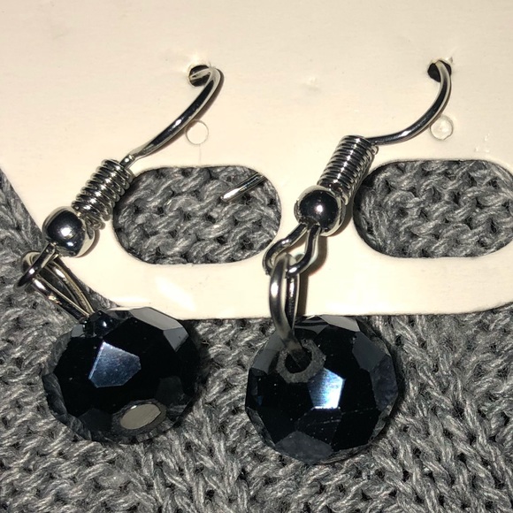 Necklace and earring set - Picture 3 of 3